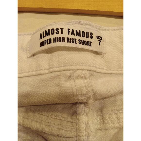 Almost Famous Super High Rise Short White Women's Size 7 Raw Hem Button Fly - Picture 4 of 4